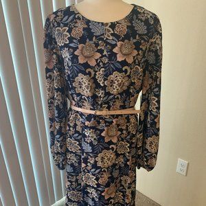 Elegant flowered dress in size 18 with belt